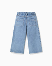 Carregar imagem no visualizador da galeria, Calças de ganga wide leg com bainhas desfiadas para menina, azul-claro
