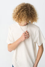 Carregar imagem no visualizador da galeria, T-shirt bege relaxed fit
