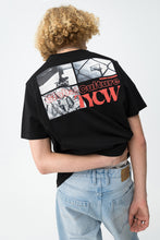 Carregar imagem no visualizador da galeria, T-shirt Preta Estampada
