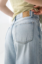 Carregar imagem no visualizador da galeria, Jeans largos azul claro
