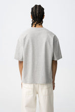 Carregar imagem no visualizador da galeria, T-shirt cinza claro oversize
