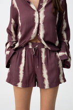 Carregar imagem no visualizador da galeria, Calções tie-dye roxo largos

