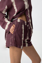 Carregar imagem no visualizador da galeria, Calções tie-dye roxo largos
