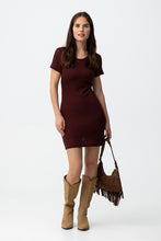 Carregar imagem no visualizador da galeria, Vestido slim em tom cor-de-vinho
