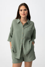 Carregar imagem no visualizador da galeria, Camisa oversize verde manga curta
