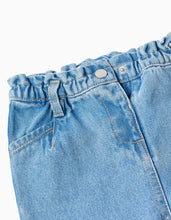 Carregar imagem no visualizador da galeria, Calças de ganga wide leg com cintura paperbag para bebé menina, azul-claro
