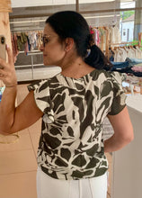 Carregar imagem no visualizador da galeria, BLUSA
