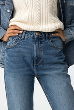 Carregar imagem no visualizador da galeria, Jeans Mom Fit Tiffosi
