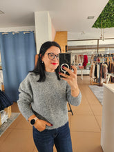 Carregar imagem no visualizador da galeria, Camisola Malha
