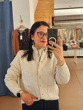 Carregar imagem no visualizador da galeria, Casaco Malha Bege

