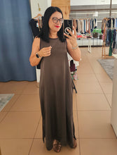 Carregar imagem no visualizador da galeria, Vestido Acetinado Castanho
