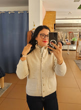 Carregar imagem no visualizador da galeria, Casaco Malha Bege

