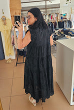 Carregar imagem no visualizador da galeria, Vestido em Bordado Inglês Preto
