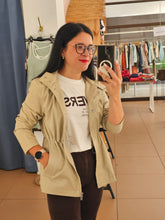 Carregar imagem no visualizador da galeria, Parka Bege
