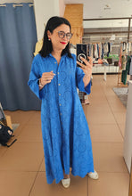 Carregar imagem no visualizador da galeria, Vestido em Bordado Inglês Azul

