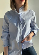 Carregar imagem no visualizador da galeria, Camisa Riscas Azul Celeste
