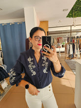 Carregar imagem no visualizador da galeria, Camisa Marinho Bordada
