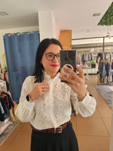 Carregar imagem no visualizador da galeria, Camisa Bordada
