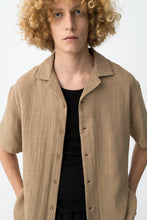 Carregar imagem no visualizador da galeria, Camisa bege
