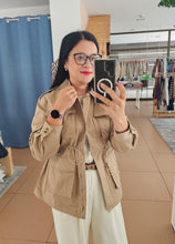 Carregar imagem no visualizador da galeria, Parka Bege
