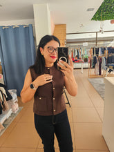 Carregar imagem no visualizador da galeria, Colete Malha Castanho
