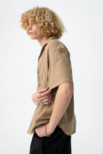 Carregar imagem no visualizador da galeria, Camisa bege
