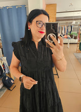 Carregar imagem no visualizador da galeria, Vestido em Bordado Inglês Preto
