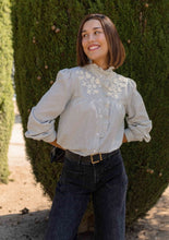 Carregar imagem no visualizador da galeria, Camisa Bordada
