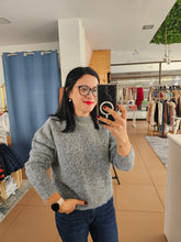 Carregar imagem no visualizador da galeria, Camisola Malha
