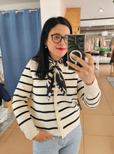 Carregar imagem no visualizador da galeria, Casaco Malha Riscas
