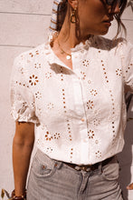 Carregar imagem no visualizador da galeria, Blusa Bordada
