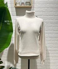 Carregar imagem no visualizador da galeria, Camisola Gola Alta
