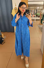 Carregar imagem no visualizador da galeria, Vestido em Bordado Inglês Azul
