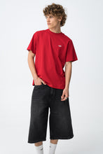 Carregar imagem no visualizador da galeria, T-shirt vermelha regular fit
