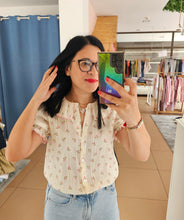 Carregar imagem no visualizador da galeria, Blusa Florida
