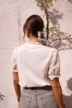 Carregar imagem no visualizador da galeria, Blusa Bordada
