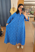 Carregar imagem no visualizador da galeria, Vestido em Bordado Inglês Azul
