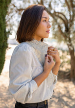 Carregar imagem no visualizador da galeria, Camisa Bordada
