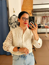 Carregar imagem no visualizador da galeria, Blusa Margaridas

