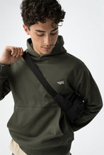 Carregar imagem no visualizador da galeria, Sweatshirt Verde Rapaz
