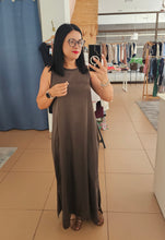 Carregar imagem no visualizador da galeria, Vestido Acetinado Castanho
