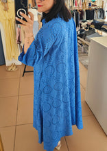 Carregar imagem no visualizador da galeria, Vestido em Bordado Inglês Azul
