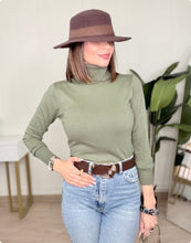 Carregar imagem no visualizador da galeria, Camisola Gola Alta
