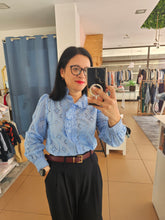 Carregar imagem no visualizador da galeria, Camisa Bordada Azul
