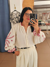 Carregar imagem no visualizador da galeria, Camisa Bordados
