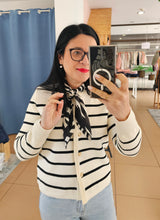 Carregar imagem no visualizador da galeria, Casaco Malha Riscas

