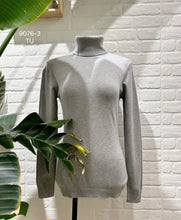 Carregar imagem no visualizador da galeria, Camisola Gola Alta
