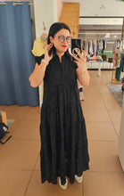 Carregar imagem no visualizador da galeria, Vestido em Bordado Inglês Preto
