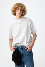 Carregar imagem no visualizador da galeria, T-shirt oversize branca
