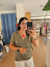 Carregar imagem no visualizador da galeria, Blusa Print Animal
